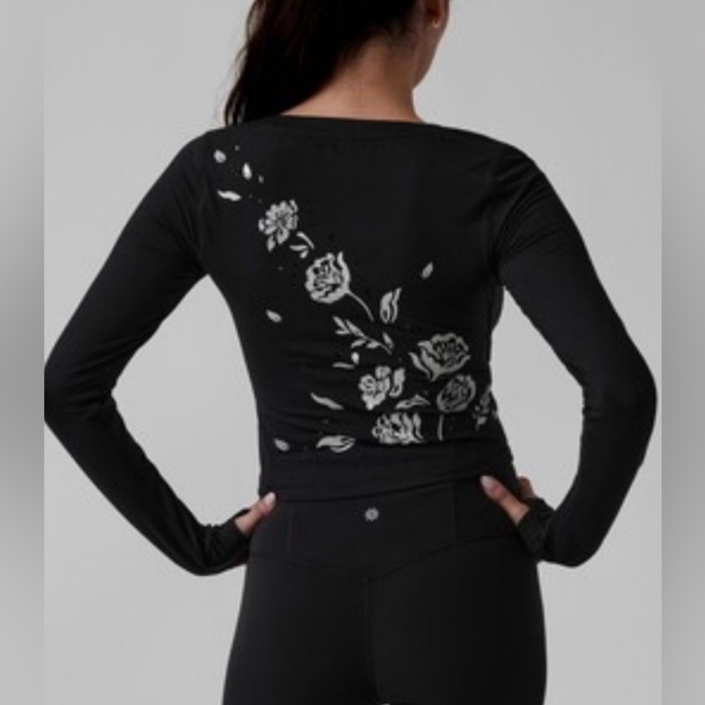 Athleta Shanti Long Sleeve Crop Top
